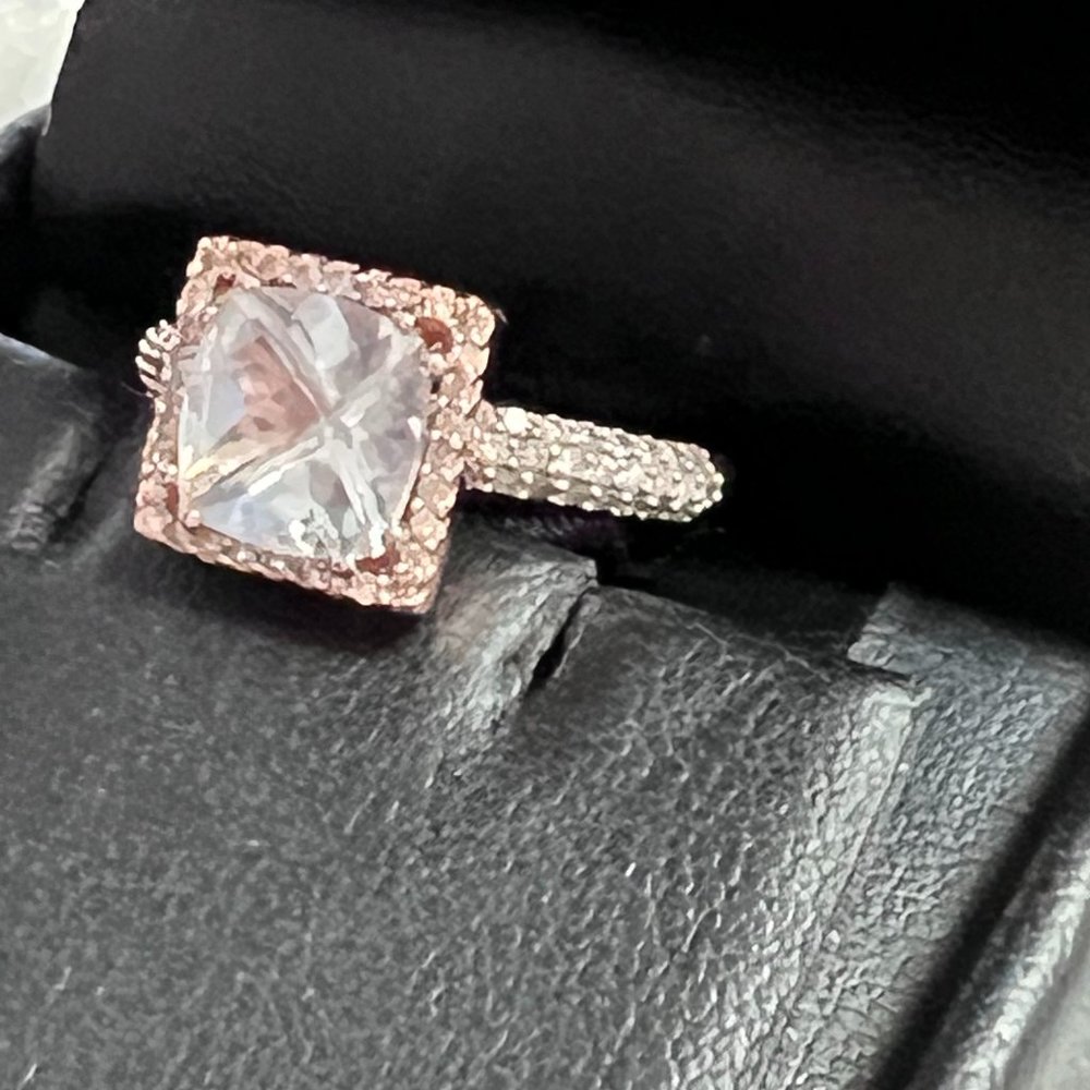 14K White & Rose Gold Ring with Quartz stone and pave diamonds - Picture 7 of 9